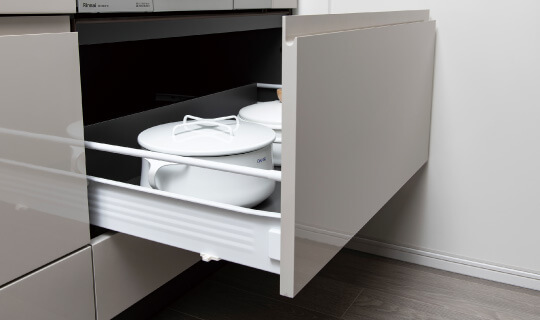 ソフトクローズ機能付スライド収納